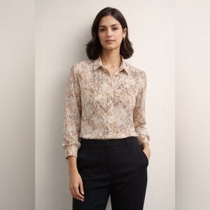 Banana Republic Classic Fit Blouse-Neutral Colors- Size Medium